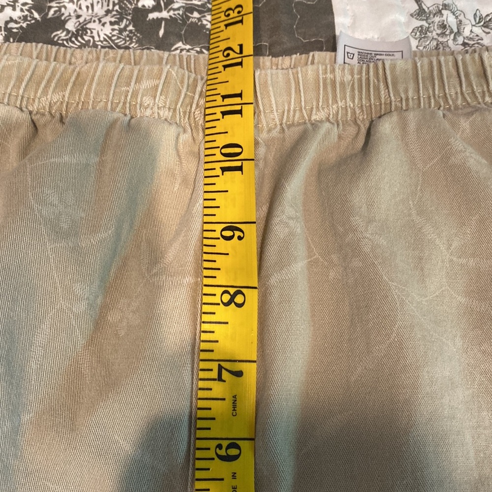 JUST MY SIZE Subtle Print Capris - Picture 7 of 9
